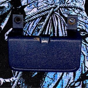 94-99 CADILLAC DEVILLE CENTER CONSOLE ARMREST STORAGE COVER LID LATCH